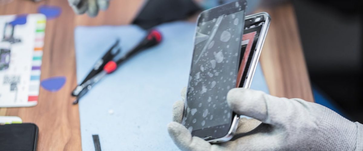 Display reagiert nicht mehr nur noch Pixel sichtbar iPhone Display ist schwarz Tote Flecken Touchgesten funktionieren nicht mehr iphone 8 display reparatur kosten